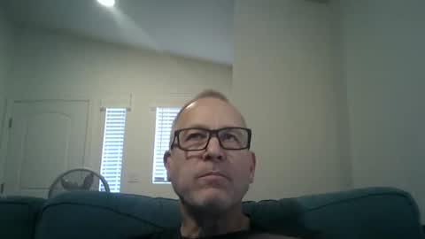 Snapshot of renewaz chatting on 02/08/26, 08:12 Renewaz online show from 02/08/26, 08:12