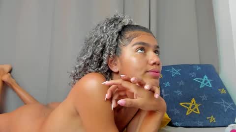 Snapshot of rennatta_sx chatting on 12/13/24, 02:05 Renata online show from 12/13/24, 02:05