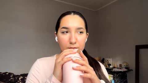 Snapshot of retaling chatting on 03/16/26, 11:03 Olivia online show from 03/16/26, 11:03