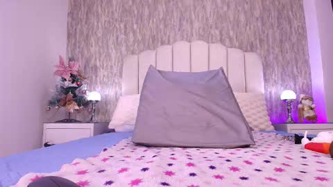 Snapshot of reven_lilith chatting on 12/15/25, 03:11 REVEN online show from 12/15/25, 03:11