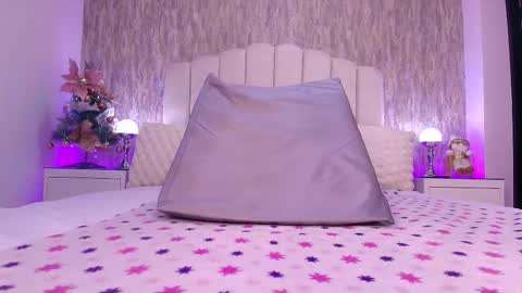 Snapshot of reven_lilith chatting on 12/16/25, 03:33 REVEN online show from 12/16/25, 03:33