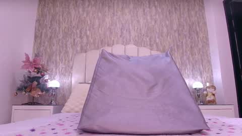 Snapshot of reven_lilith chatting on 12/17/25, 03:01 REVEN online show from 12/17/25, 03:01