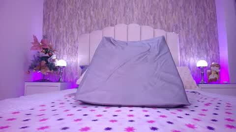 Snapshot of reven_lilith chatting on 12/18/25, 03:01 REVEN online show from 12/18/25, 03:01