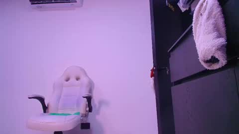 Snapshot of reven_lilith chatting on 01/12/26, 03:01 REVEN online show from 01/12/26, 03:01