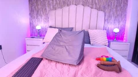 Snapshot of reven_lilith chatting on 01/15/26, 03:11 REVEN online show from 01/15/26, 03:11