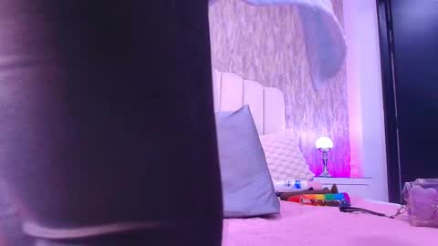 Snapshot of reven_lilith chatting on 01/17/26, 03:00 REVEN online show from 01/17/26, 03:00