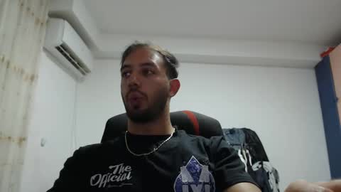 Snapshot of revivedunknown chatting on 09/12/25, 10:32 Chris online show from 09/12/25, 10:32