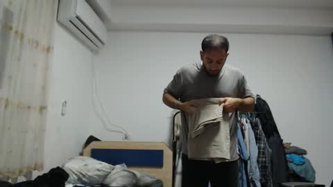 Snapshot of revivedunknown chatting on 10/21/25, 03:13 Chris online show from 10/21/25, 03:13