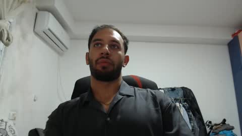 Snapshot of revivedunknown chatting on 10/27/25, 05:06 Chris online show from 10/27/25, 05:06