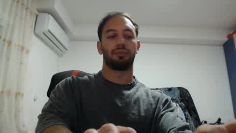 Snapshot of revivedunknown chatting on 10/29/25, 04:53 Chris online show from 10/29/25, 04:53