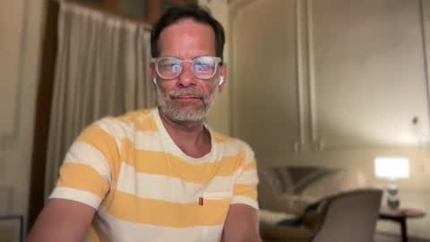 Snapshot of revoiralynch chatting on 01/04/25, 06:30 SonnyXXX online show from 01/04/25, 06:30