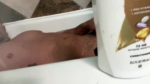 Snapshot of revolvingdoor1818 chatting on 02/10/26, 06:39 revolvingdoor1818 online show from 02/10/26, 06:39