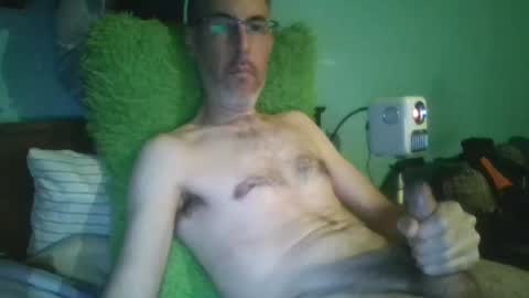 Snapshot of reyes_albert2006 chatting on 11/16/25, 12:11 reyes_albert2006 online show from 11/16/25, 12:11