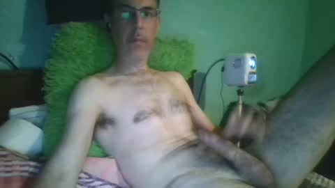 Snapshot of reyes_albert2006 chatting on 04/13/26, 06:19 reyes_albert2006 online show from 04/13/26, 06:19