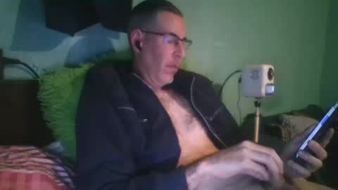 Snapshot of reyes_albert2006 chatting on 04/19/26, 03:44 reyes_albert2006 online show from 04/19/26, 03:44