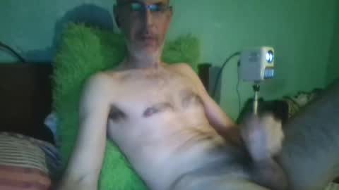 Snapshot of reyes_albert2006 chatting on 05/02/26, 02:11 reyes_albert2006 online show from 05/02/26, 02:11
