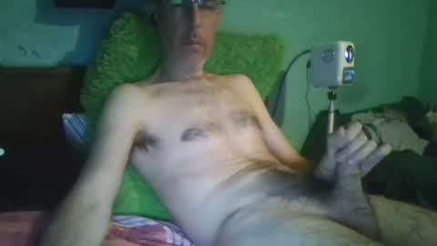 Snapshot of reyes_albert2006 chatting on 05/18/26, 09:04 reyes_albert2006 online show from 05/18/26, 09:04