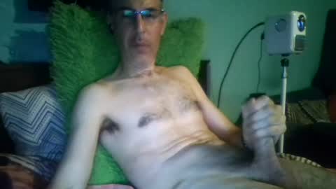 Snapshot of reyes_albert2006 chatting on 07/26/26, 10:00 reyes_albert2006 online show from 07/26/26, 10:00