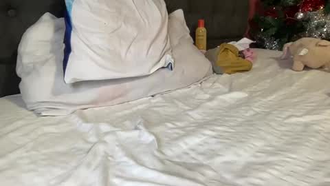 Snapshot of reyna77 chatting on 12/19/24, 09:49 reyna77 online show from 12/19/24, 09:49