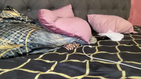 Snapshot of reyna77 chatting on 01/19/25, 04:44 reyna77 online show from 01/19/25, 04:44