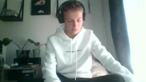 Snapshot of reynhardt chatting on 07/01/26, 11:23 reynhardt online show from 07/01/26, 11:23