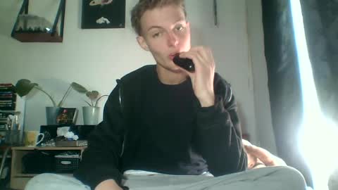 Snapshot of reynhardt chatting on 07/03/26, 09:59 reynhardt online show from 07/03/26, 09:59