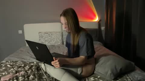 Snapshot of reysiri chatting on 02/16/26, 11:17 Darya online show from 02/16/26, 11:17