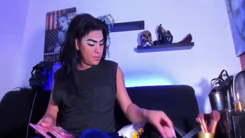 Snapshot of rgmo17 chatting on 11/23/25, 11:21 ROBERTA online show from 11/23/25, 11:21