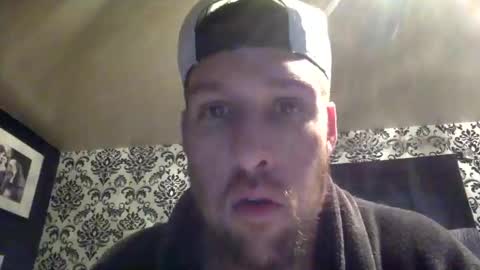 Snapshot of rhino28ab26 chatting on 12/17/25, 02:01 Rhino online show from 12/17/25, 02:01