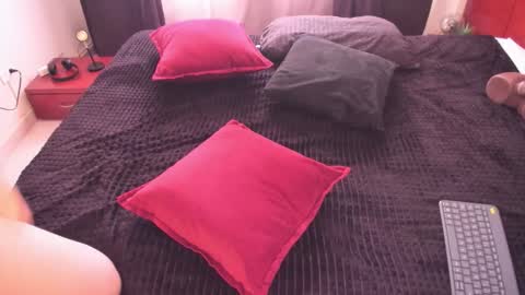 Snapshot of rhondavines chatting on 09/17/25, 08:54 Rhonda online show from 09/17/25, 08:54