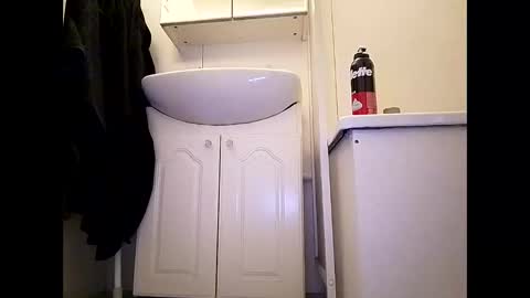 Snapshot of rhymes2479 chatting on 09/22/25, 04:58 Shaved cock ready online show from 09/22/25, 04:58