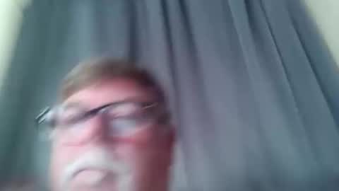 Snapshot of ri_tugger33 chatting on 05/05/26, 04:04 ri_tugger33 online show from 05/05/26, 04:04