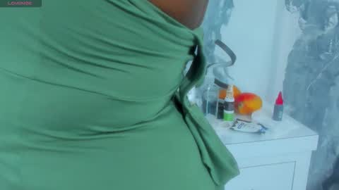 Riana online show from 10/19/25, 09:04