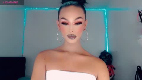 Rianna Garcia online show from 11/15/25, 04:32