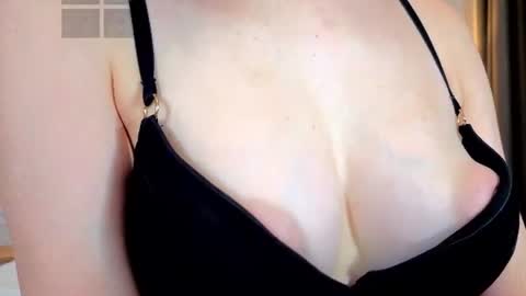 Snapshot of riawoods chatting on 07/09/26, 08:46 Ria Woods online show from 07/09/26, 08:46