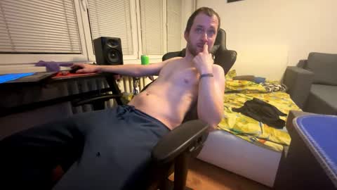 Snapshot of ricciardio chatting on 10/27/25, 11:20 ricciardio online show from 10/27/25, 11:20