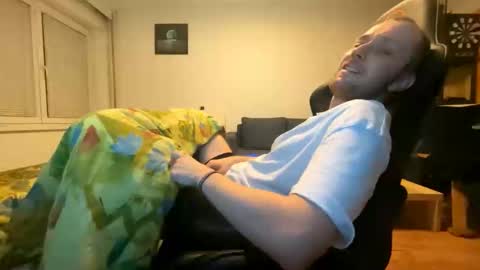 Snapshot of ricciardio chatting on 11/29/25, 04:15 ricciardio online show from 11/29/25, 04:15