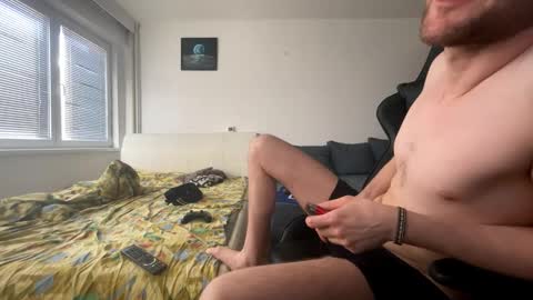 Snapshot of ricciardio chatting on 12/15/25, 11:36 ricciardio online show from 12/15/25, 11:36