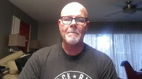 Snapshot of rich32937 chatting on 10/26/25, 06:58 rich32937 online show from 10/26/25, 06:58