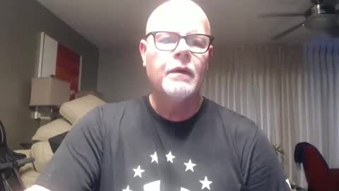 Snapshot of rich32937 chatting on 04/19/26, 06:43 rich32937 online show from 04/19/26, 06:43