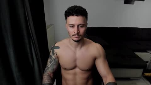 Snapshot of richarddarell chatting on 09/22/25, 04:36 RichardDarell online show from 09/22/25, 04:36