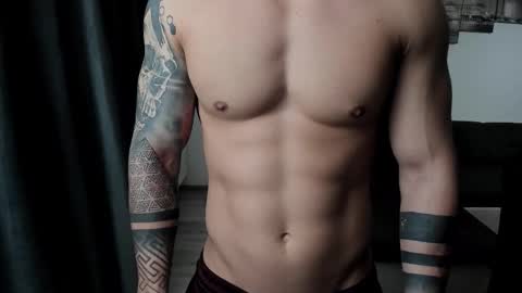 Snapshot of richarddarell chatting on 09/23/25, 04:48 RichardDarell online show from 09/23/25, 04:48