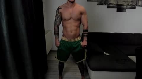 Snapshot of richarddarell chatting on 09/27/25, 04:50 RichardDarell online show from 09/27/25, 04:50