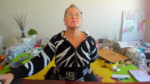 Anna - not anna - right Anna  online show from 11/03/25, 10:05