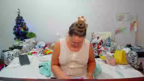 Anna - not anna - right Anna  online show from 12/19/25, 02:46