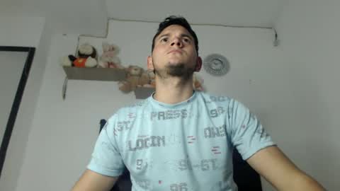 Snapshot of richr_latin_boy chatting on 03/04/25, 02:06 rich online show from 03/04/25, 02:06