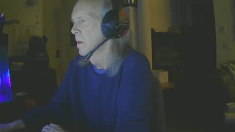 Snapshot of rickl56 chatting on 12/15/25, 01:21 rickl56 online show from 12/15/25, 01:21