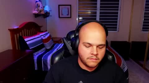 Snapshot of rickyj1012 chatting on 03/03/25, 11:35 Ricky online show from 03/03/25, 11:35