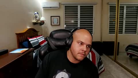 Snapshot of rickyj1012 chatting on 10/22/25, 12:11 Ricky online show from 10/22/25, 12:11