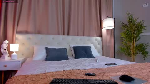 rihanna_walker online show from 10/23/25, 01:49